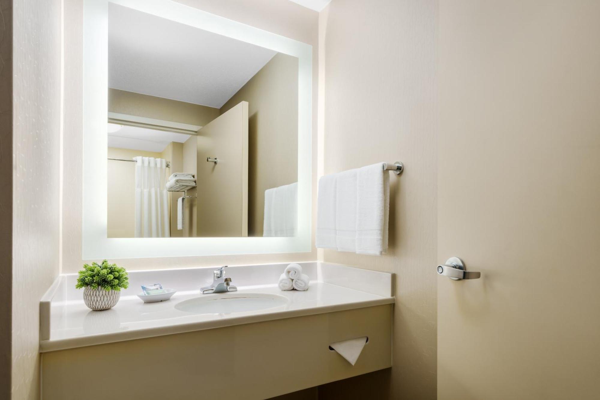 Springhill Suites Manchester-Boston Regional Airport Екстериор снимка