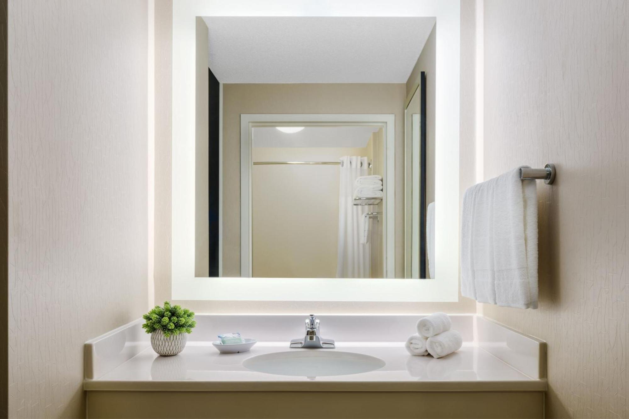 Springhill Suites Manchester-Boston Regional Airport Екстериор снимка
